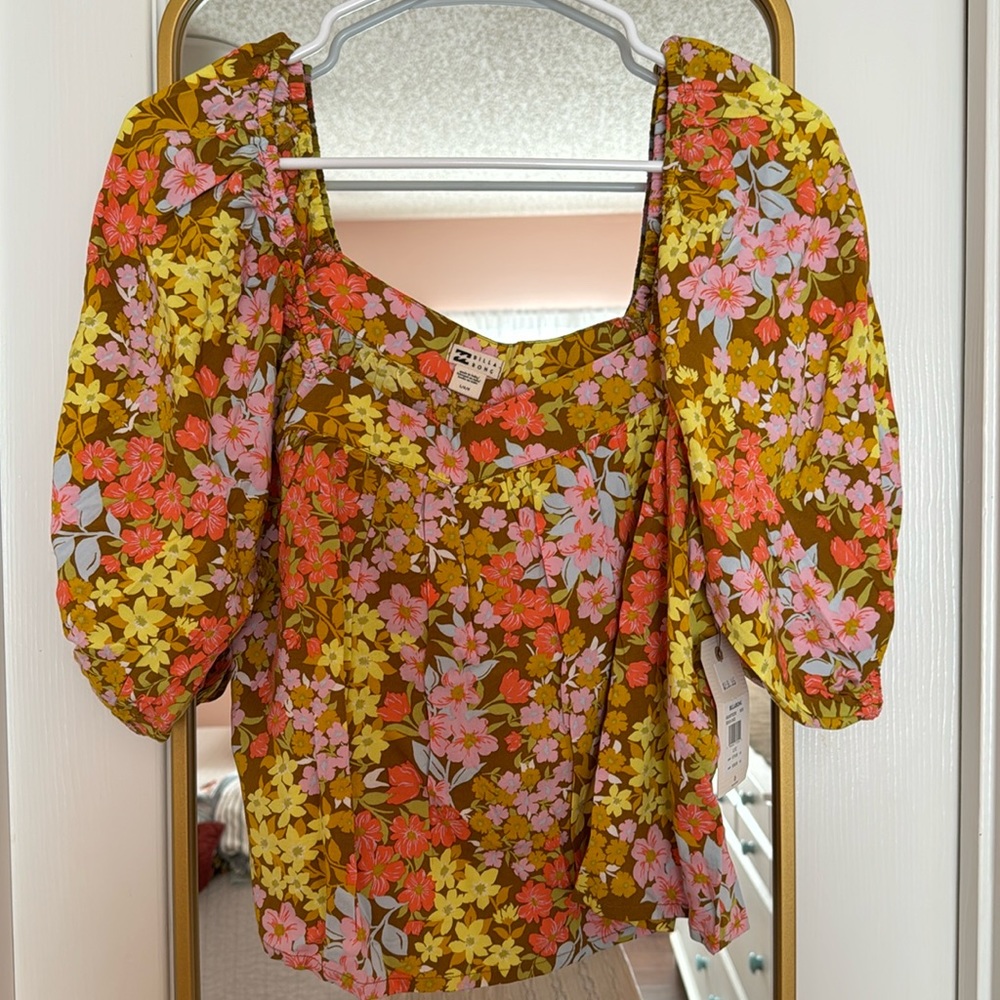 Women’s Billabong floral top size Large new with tags